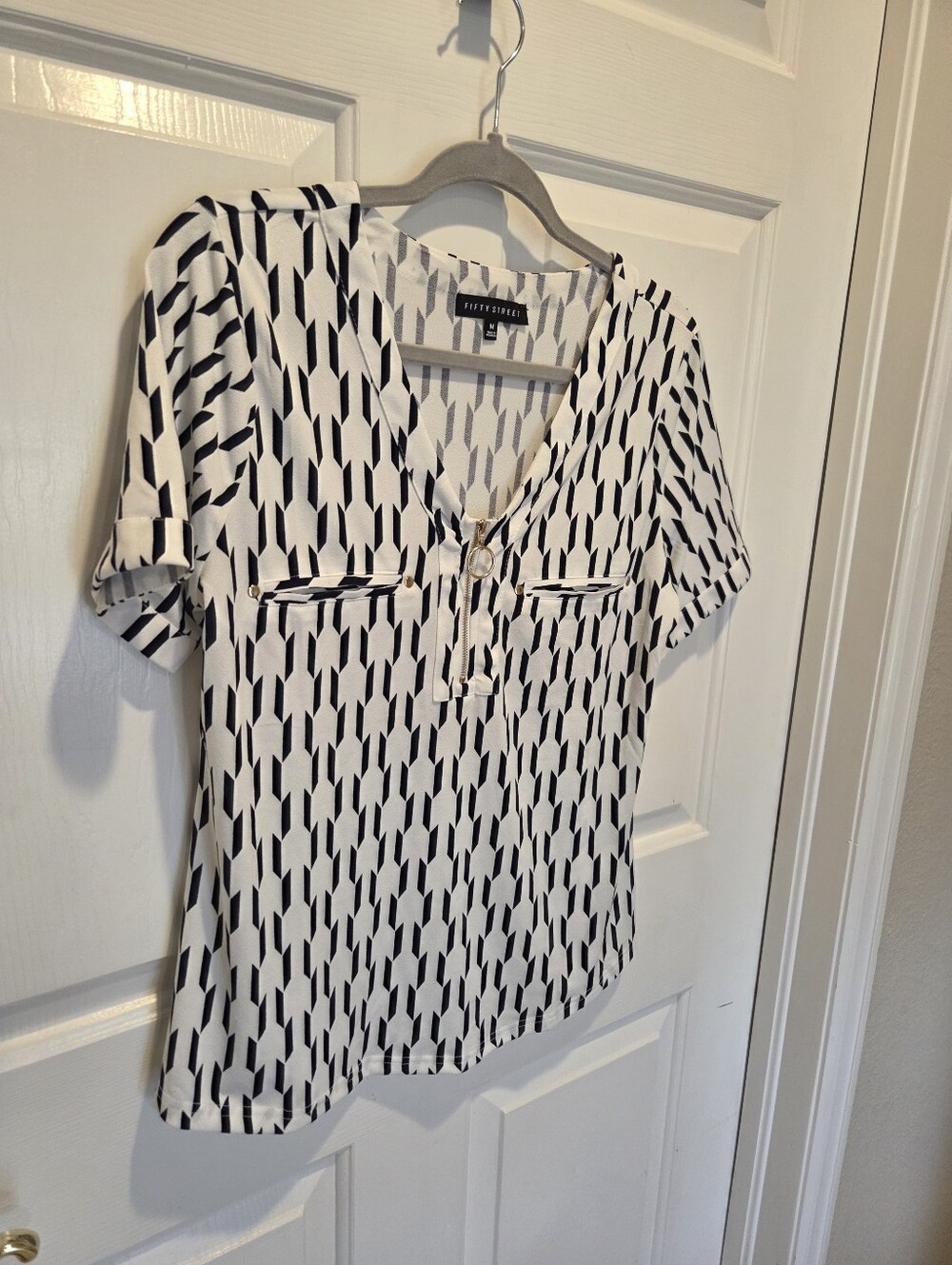 Fifty Street M Navy & White Geometric Short Sleeve Top